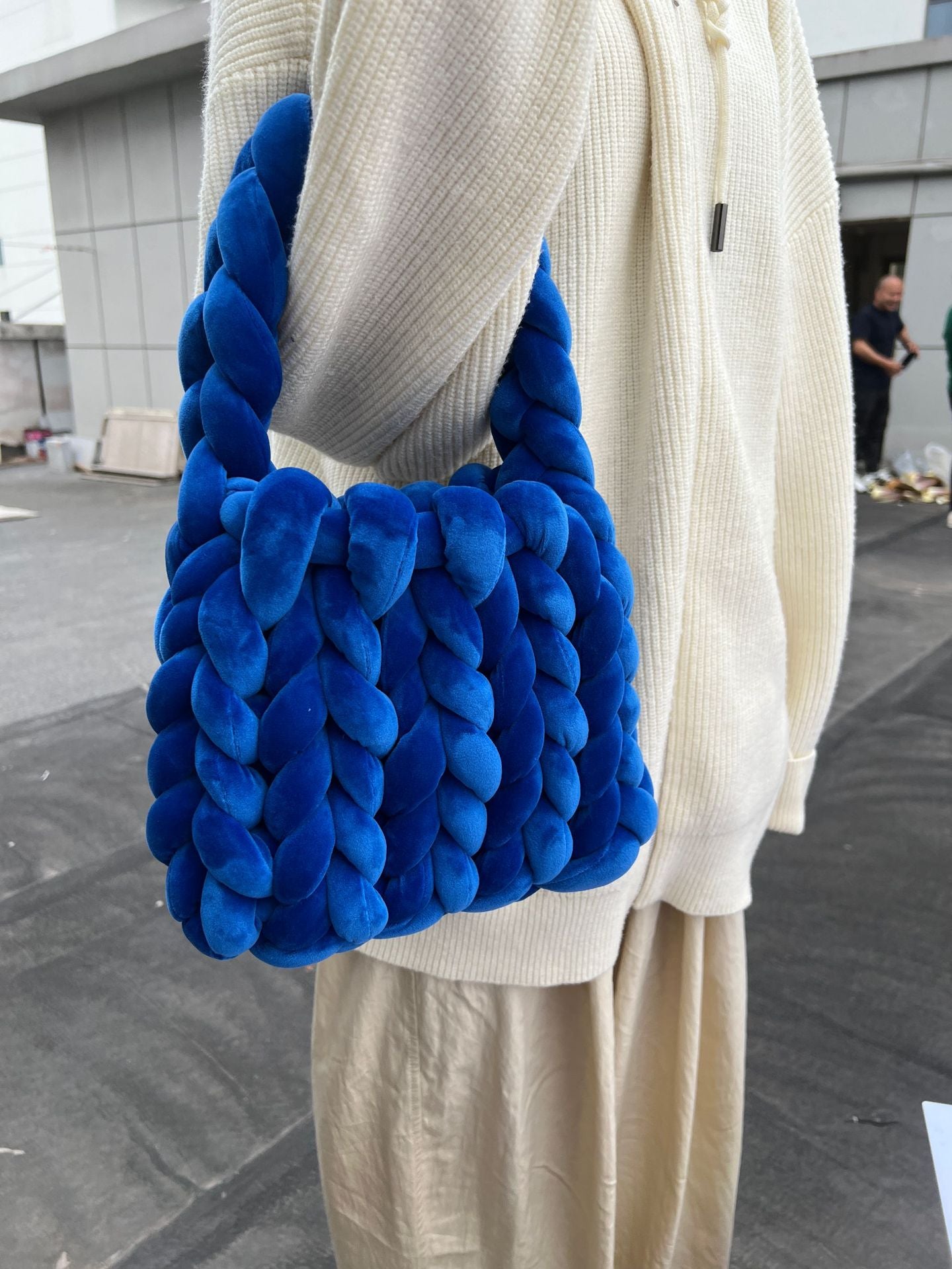 DIY hand woven crystal velvet core spun yarn woven hand-held mailman bag