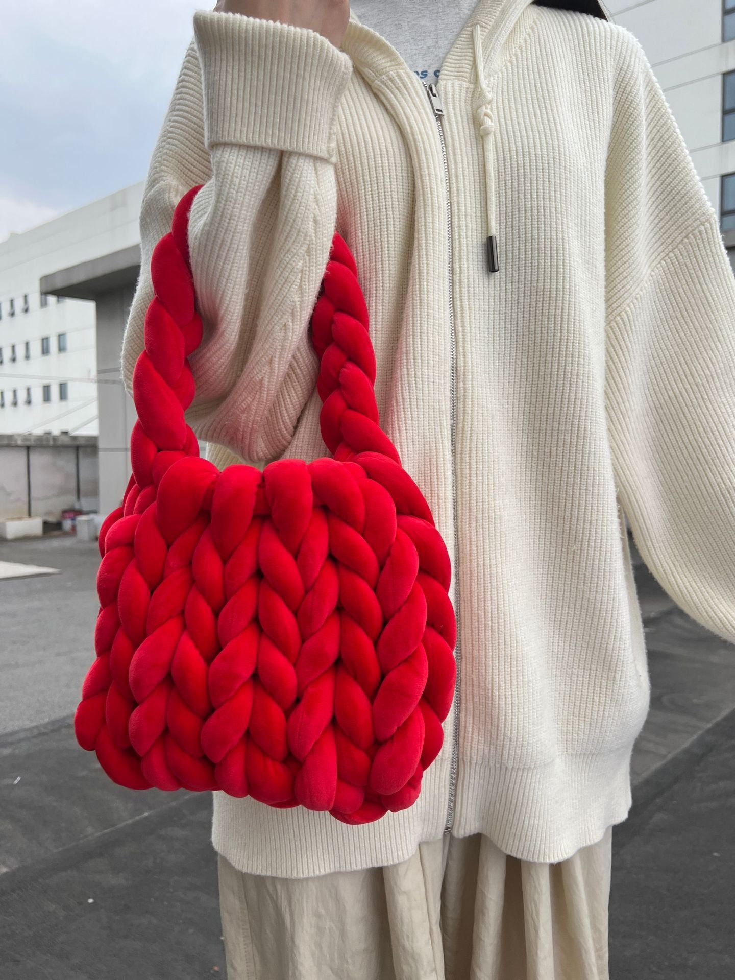 DIY hand woven crystal velvet core spun yarn woven hand-held mailman bag