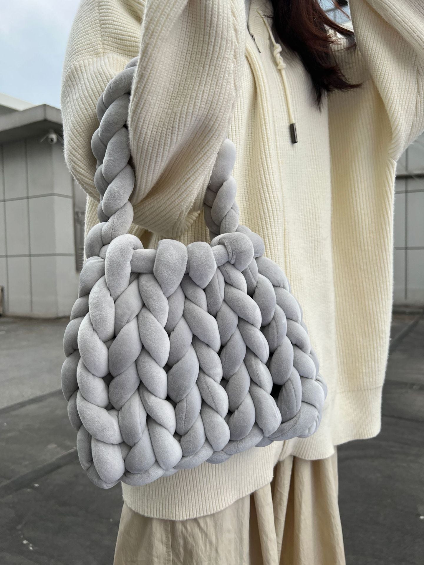DIY hand woven crystal velvet core spun yarn woven hand-held mailman bag