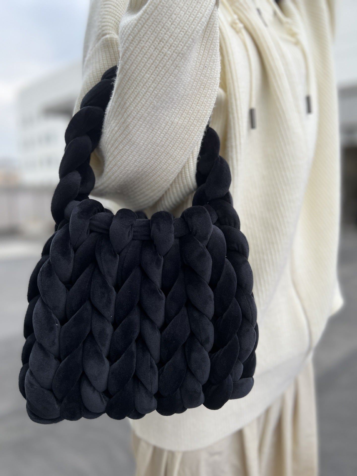 DIY hand woven crystal velvet core spun yarn woven hand-held mailman bag